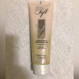 Skin So Soft Mineral Gems Luminous Pearl Body Wash by Avon